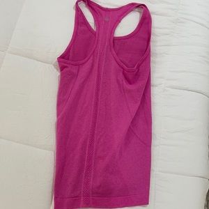Swiftly tech razor back lululemon top